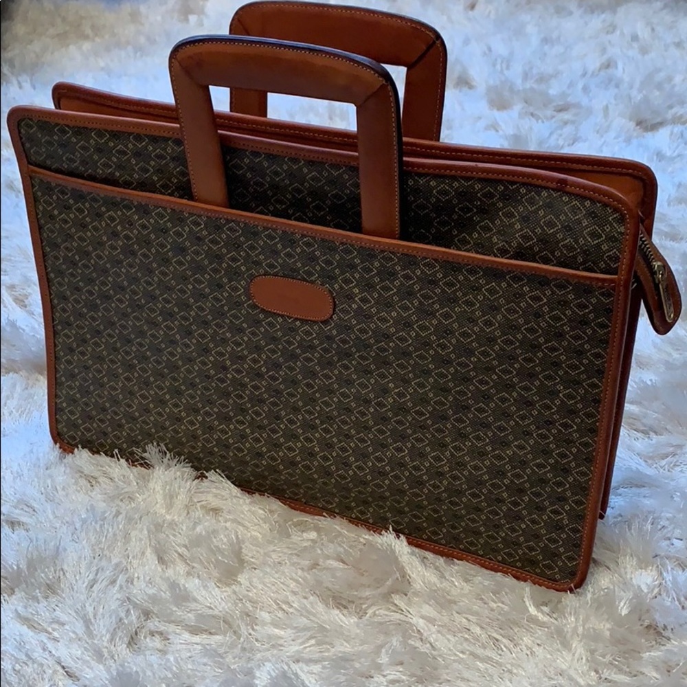RARE Wings Diamond Collection Drop Handle Case.